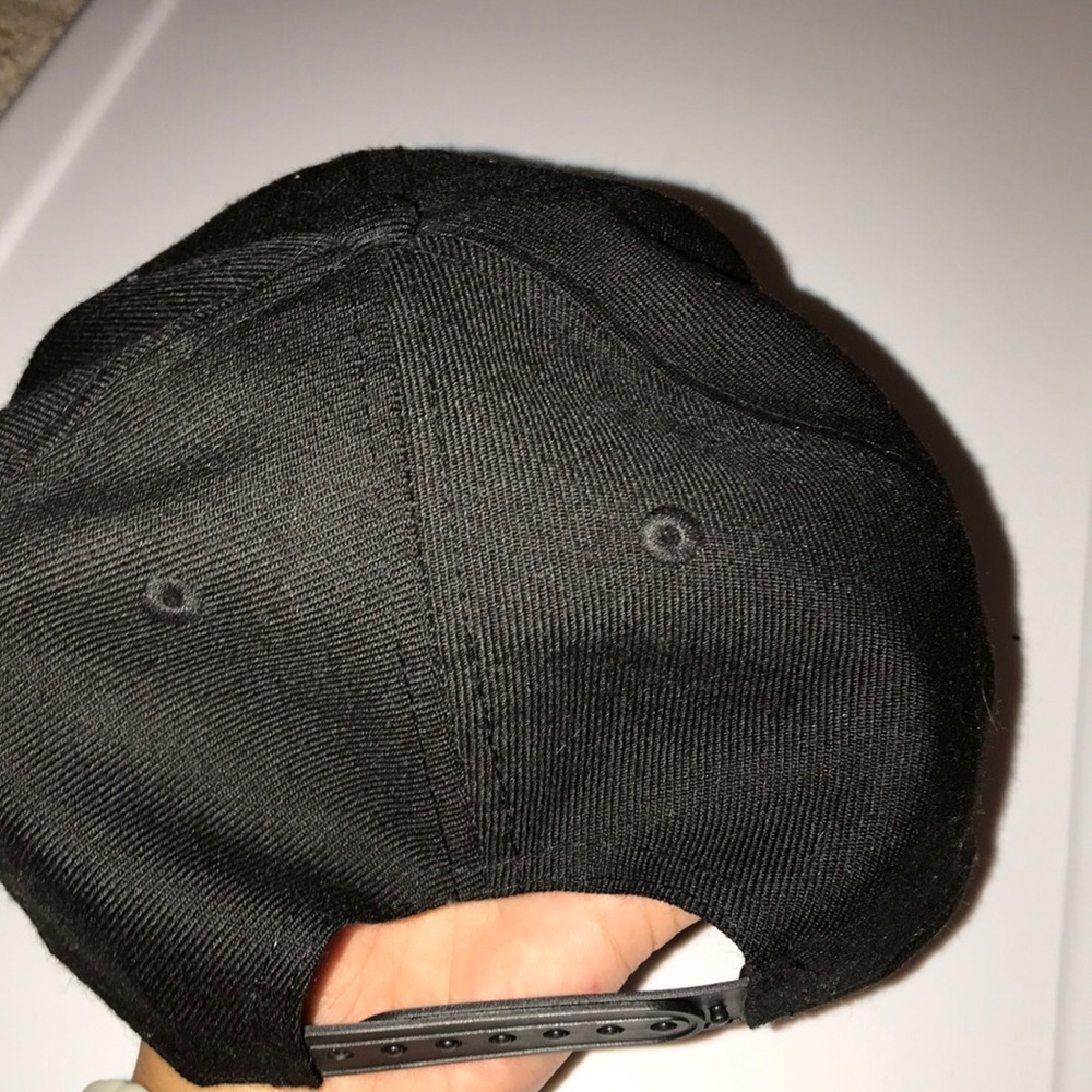 snapback hat - Picture 3 of 3